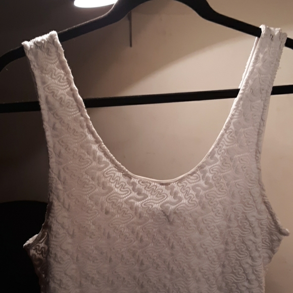 APT 9 WHITE GOWN - Picture 4 of 4